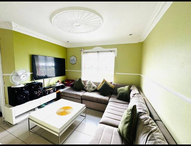 2 BEDROOM PROPERTY TO RENT IN CAVERSHAM GLEN